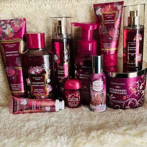 Bath and Body Works Strawberry Snowflakes